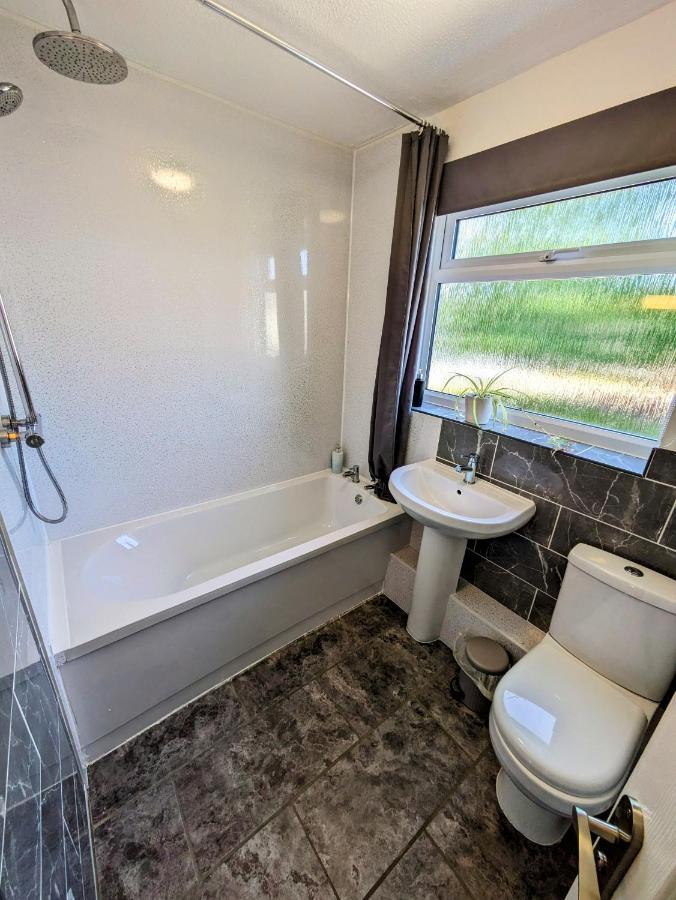 Spacious 3 Bed House, Sleeps 6, Free Parking - 14 Millers Close Leominster Exteriör bild