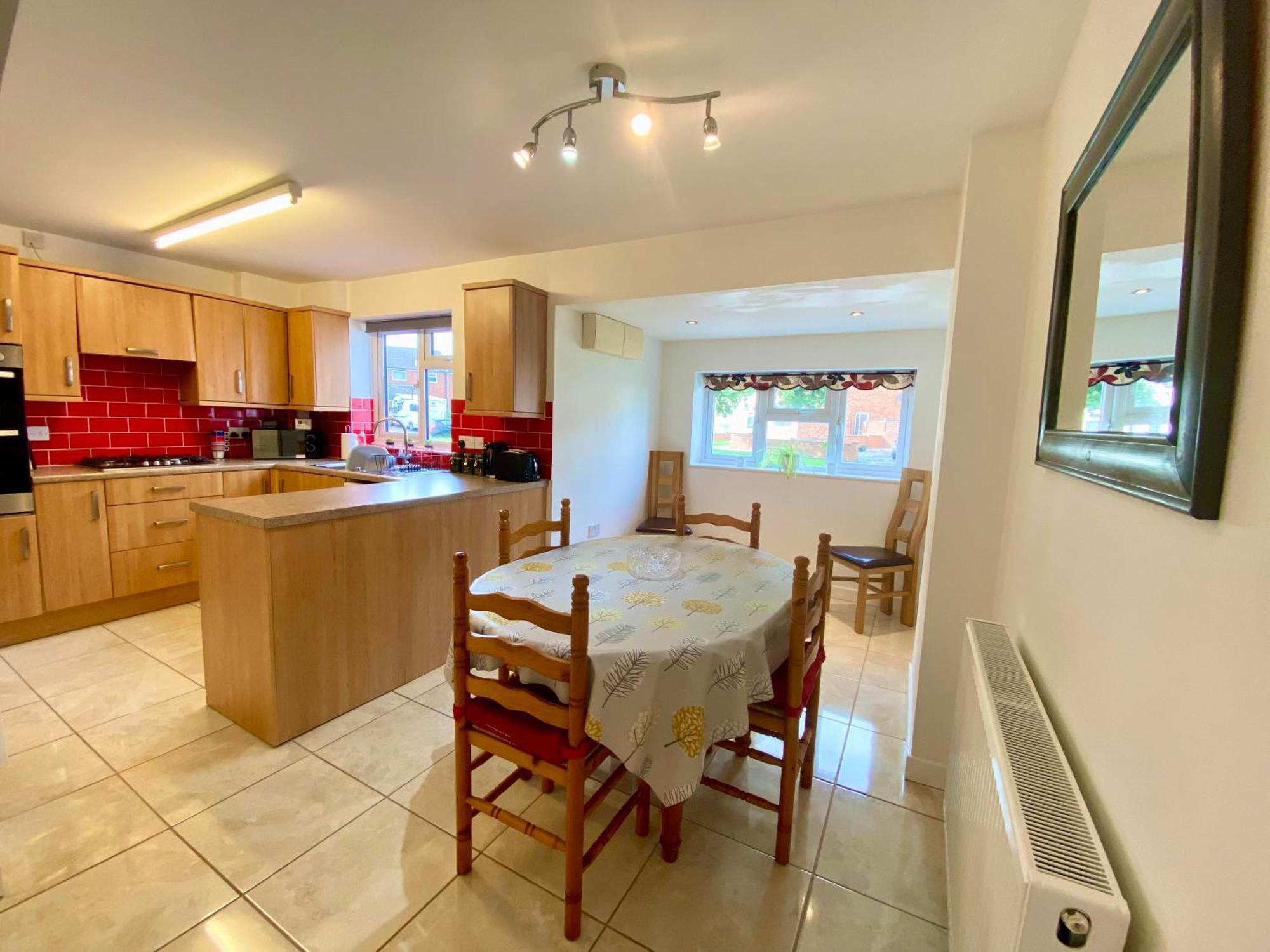 Spacious 3 Bed House, Sleeps 6, Free Parking - 14 Millers Close Leominster Exteriör bild